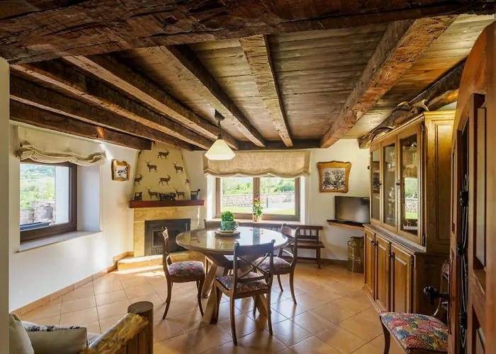 La Casa De Pedros Villar (Hermandad de Campoo de Suso)